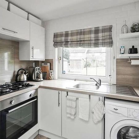 House With Garden And Parking 15 Min To City Center Единбург Екстериор снимка