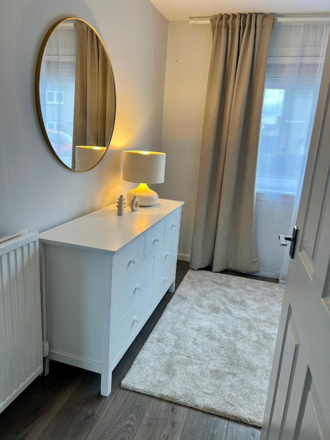 House With Garden And Parking 15 Min To City Center Единбург Екстериор снимка
